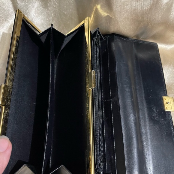 GIVENCHY!! EUC 4G Logo Leather Kisslock Long Bifold Wallet - Picture 6 of 7